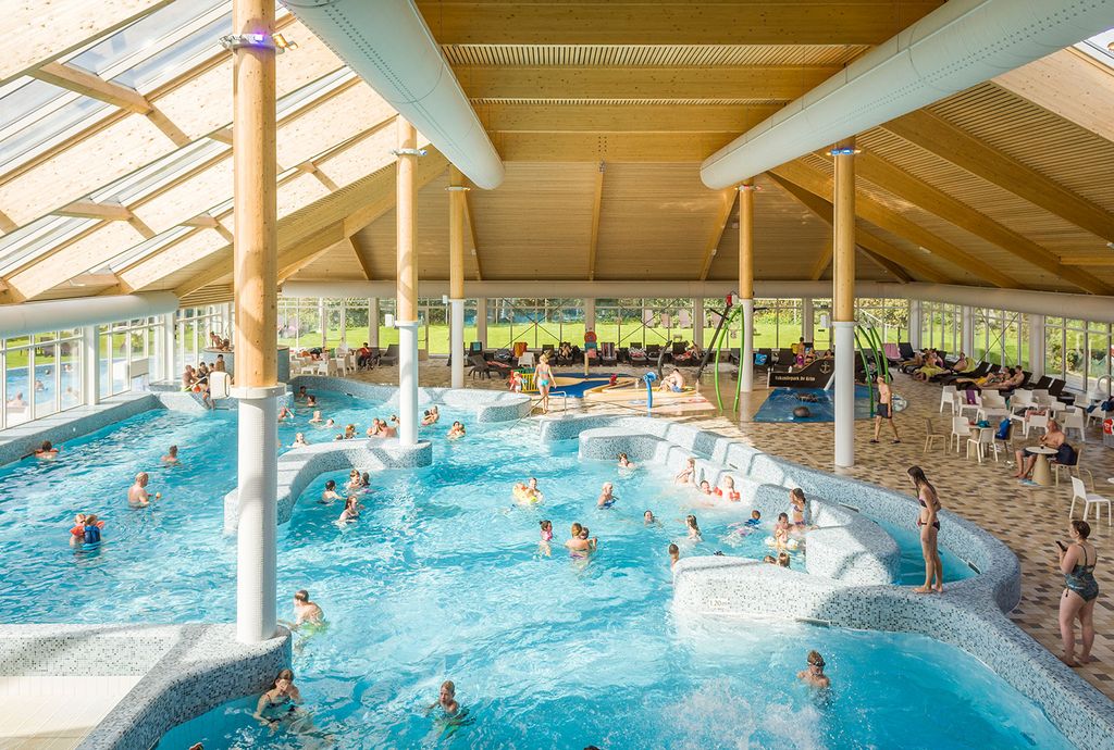 Vakantiepark met binnenspeeltuin / indoor speelparadijs - Reisliefde