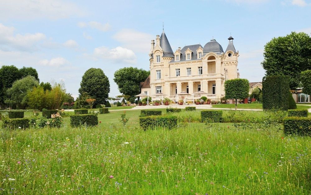 Château Hotel Grand Barrail.