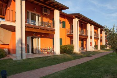 6-person cottage Semi-detached bungalow with AC just 3,5 km. from Sirmione