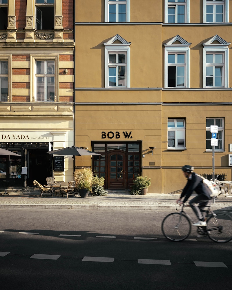 Bob W Mitte