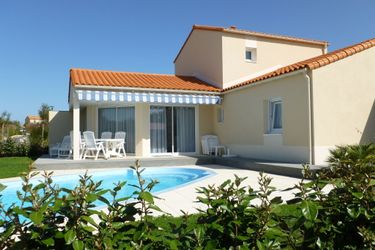 6-persoons bungalow Luxurious villa with dishwasher, only 800 m. from the sea