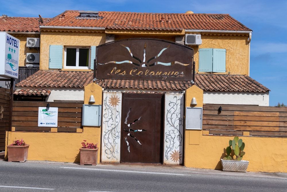 Hôtel les calanques.