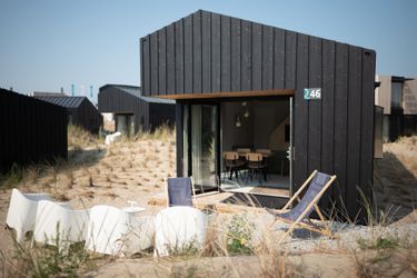 4-persoons bungalow Modern lodge with dishwasher, 100 m. from the sea