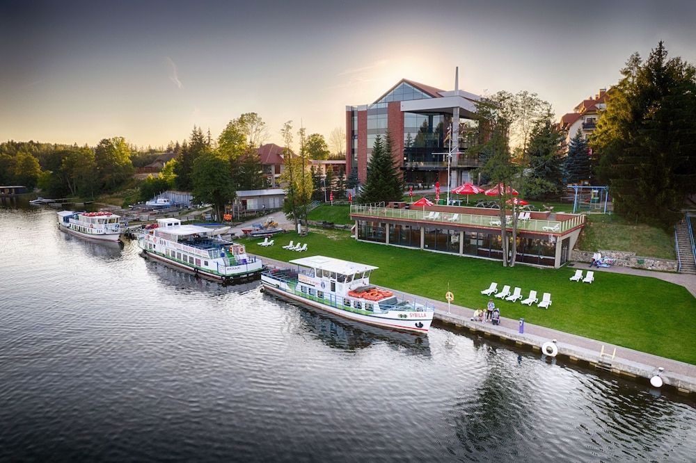 Hotel Robert's Port.